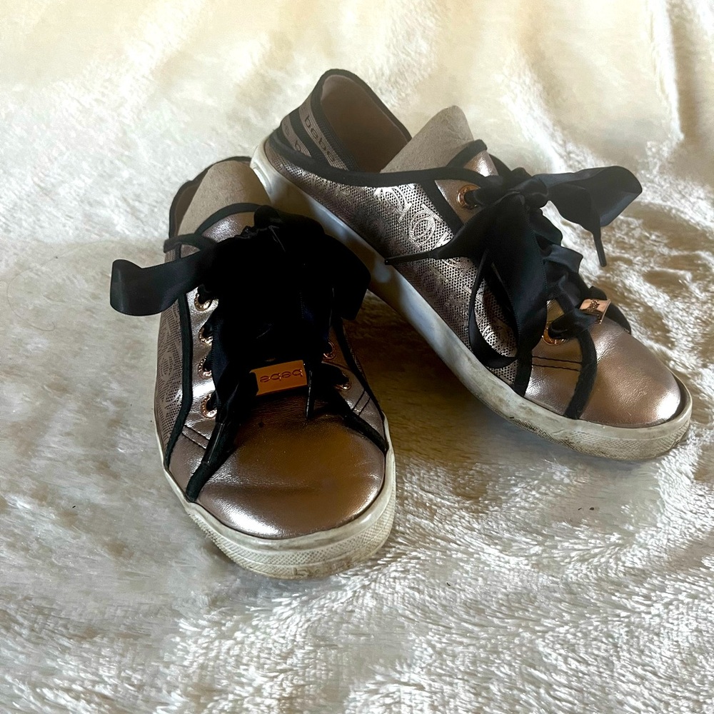 Gold bebe sport Sz 7.5